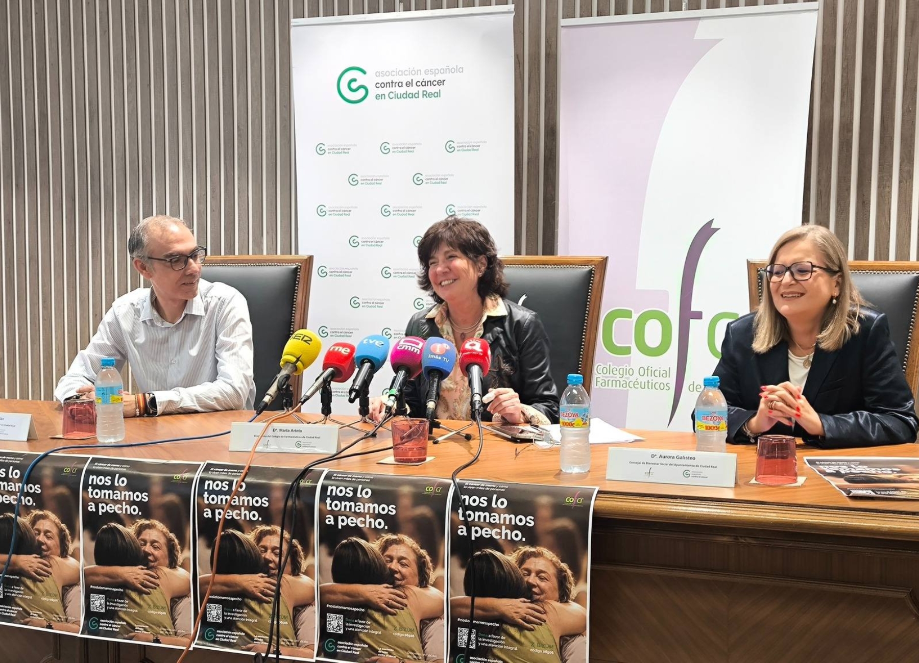 Más de 40 farmacias participan en una iniciativa municipal para acercar los recursos de la AECC a las mujeres con cáncer de mama